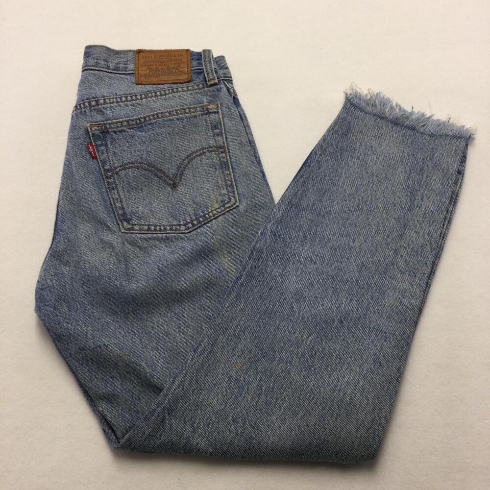 Levis Wedgie Straight Jeans Womens 26 Blue Wash High Rise Raw Hem Button Fly